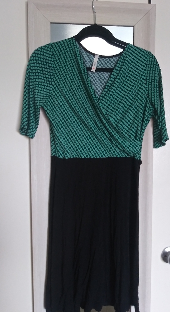 Gilli surplice black and green dress